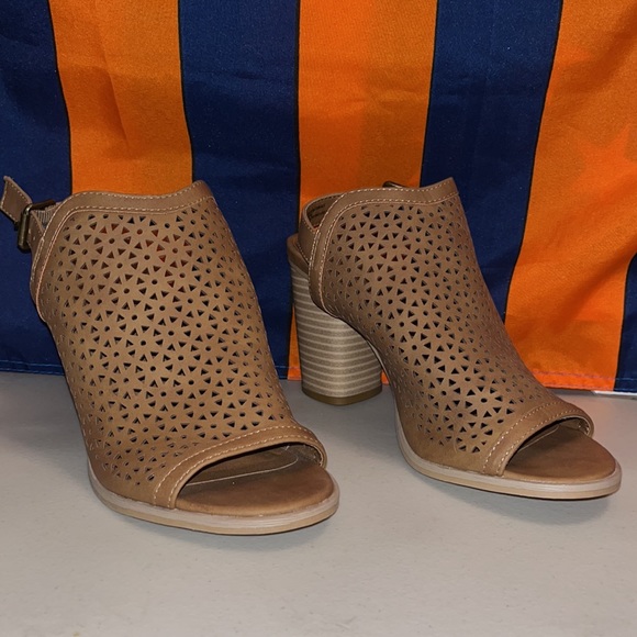 Universal Thread Cognac Millana Open Toe faux suede heel Sandals size 7 - Picture 2 of 8